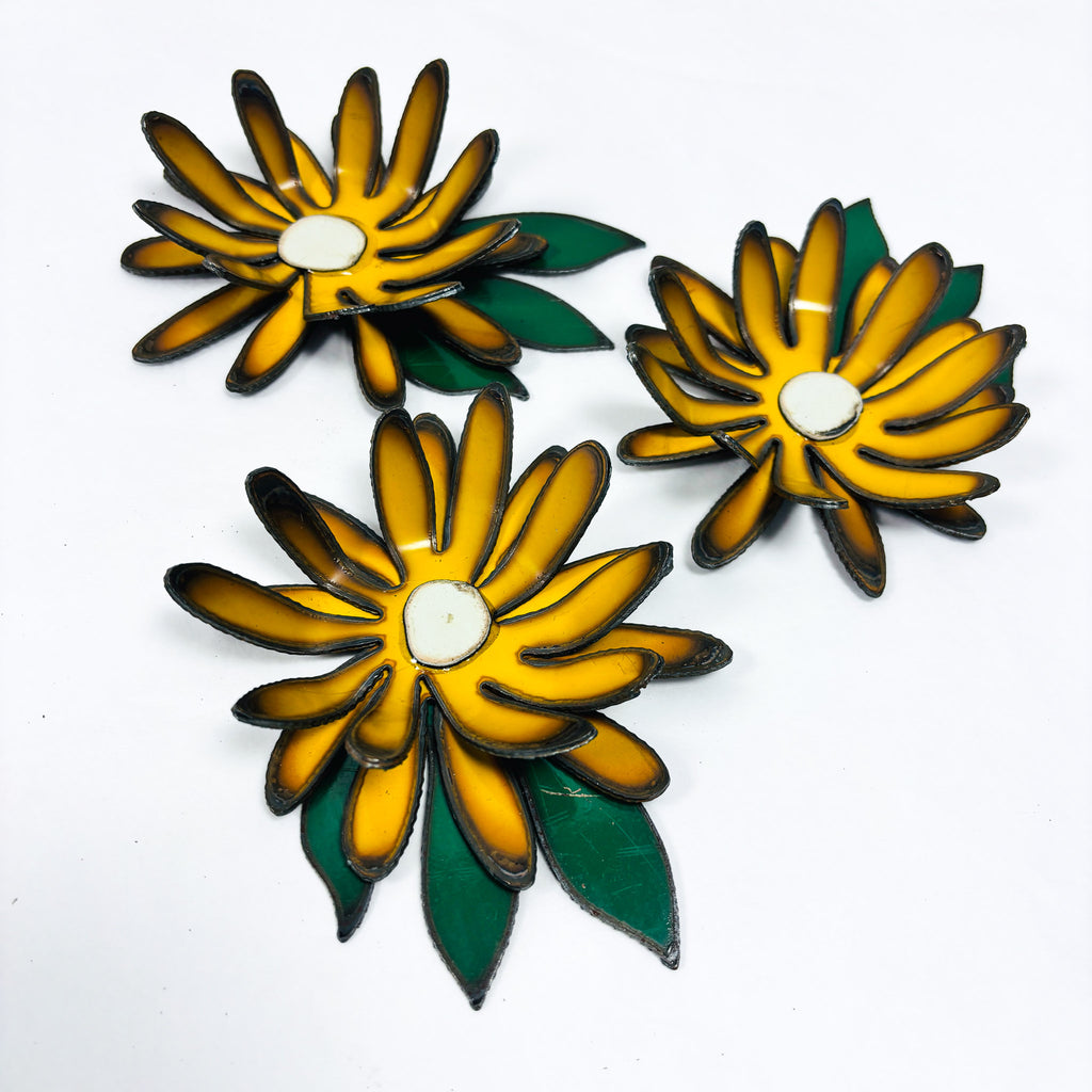 Dainty Daisy Decoration - Yellow