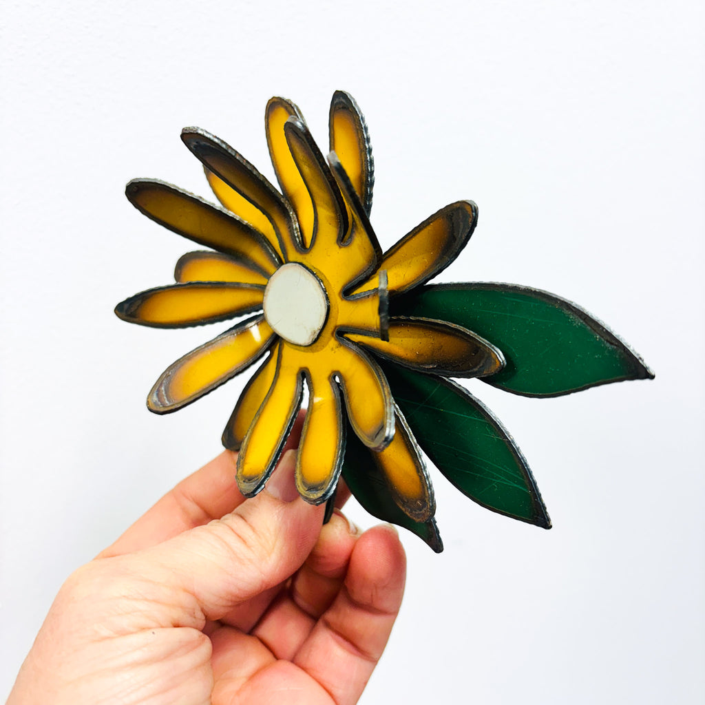 Dainty Daisy Decoration - Yellow