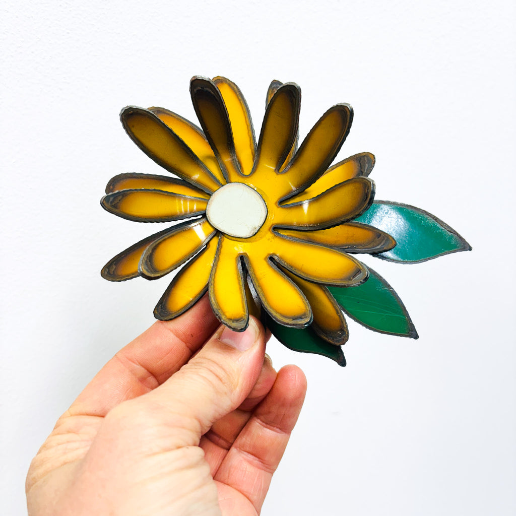 Dainty Daisy Decoration - Yellow