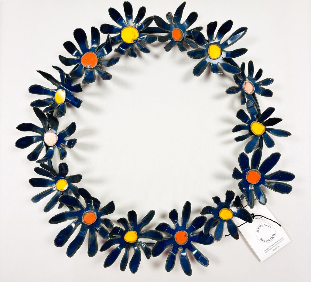 Daisy Chain Metal Flower Wreath